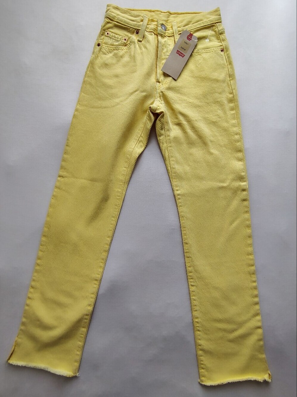Levi's 501 Original High-Rise Straight Cropped Jeans – Pale Yellow.
